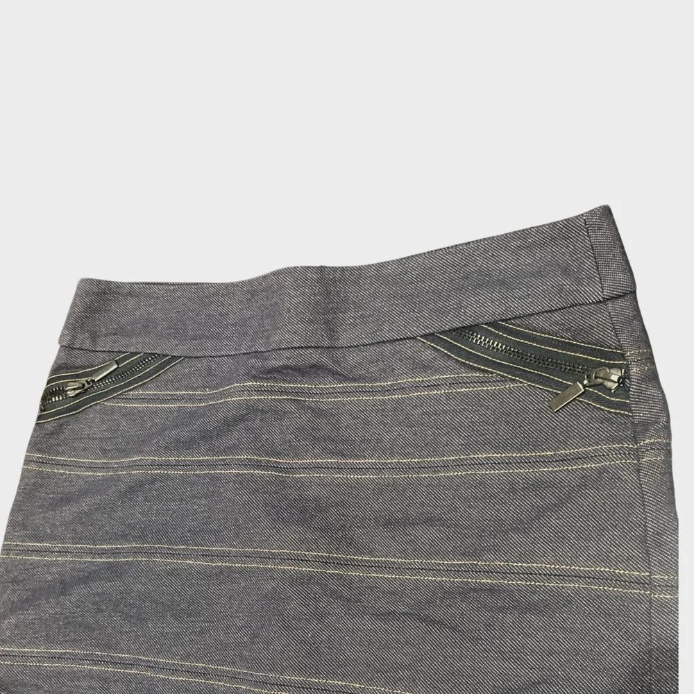 BCBGeneration Denim Mini Skirt Dark Wash Pinstripe Zipper‎ Detail Size 6